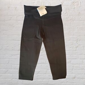 Nikibiki High Rise Seamless Capri Leggings